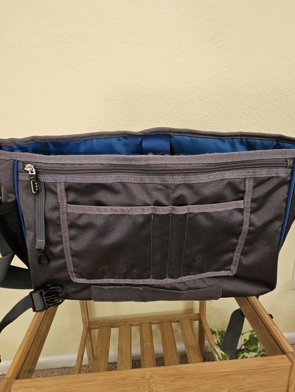 Nike Messenger laptop travel bag. - Picture 9 of 14
